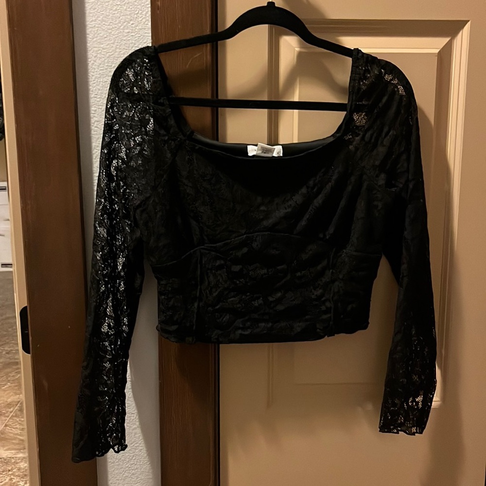 Kirious Los Angeles black long sleeve cropped t-shirt